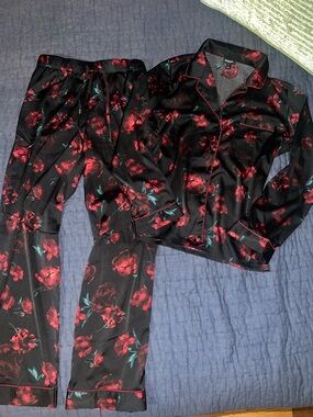 NWOT - INC Black Satin Floral Pajama Set - Size Small